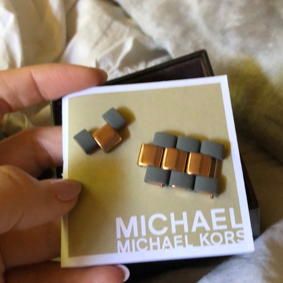 Michael Kors grey and rose gold hardware watch - Picture 4 of 7